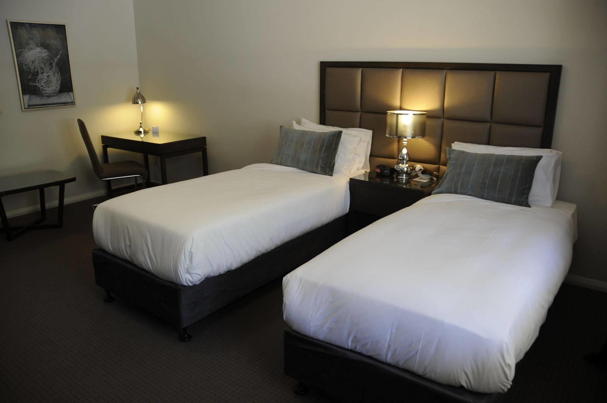 Riverside Oaks Golf Resort Cattai Ngoại thất bức ảnh